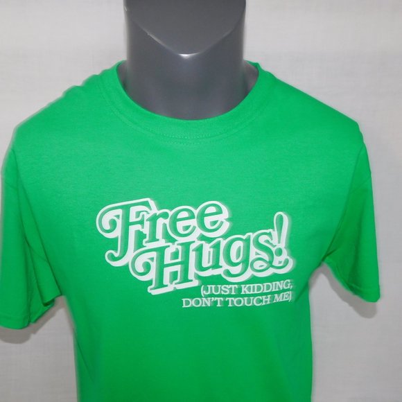 FREE HUGS ( Just kidding don't touch me )  Mens M Green Graphic T Shirt Unworn - Picture 2 of 10